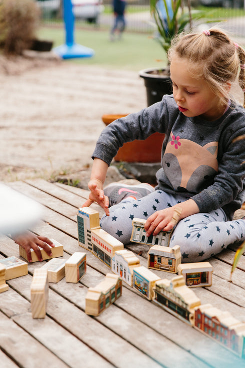 THE FRECKLED FROG - My Little Town